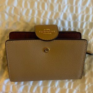 Coach Medium Corner Zip Wallet